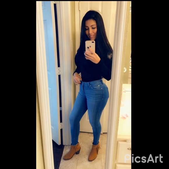 Poshmark profile picture for @feijo